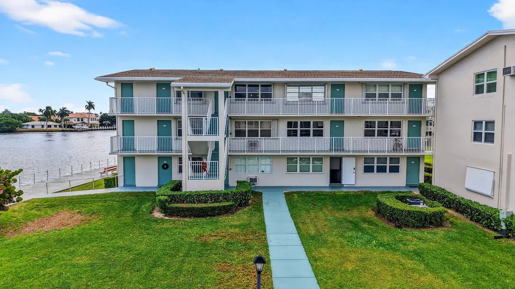 770 Horizons Boynton Beach FL 33435