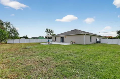 3002 Se East Blackwell Drive Port Saint Lucie FL 34952