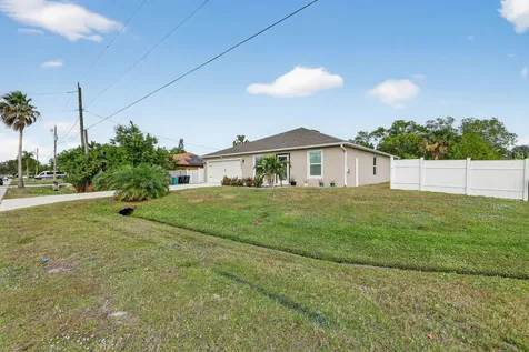 3002 Se East Blackwell Drive Port Saint Lucie FL 34952