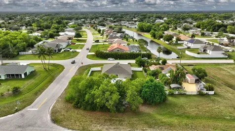 3002 Se East Blackwell Drive Port Saint Lucie FL 34952