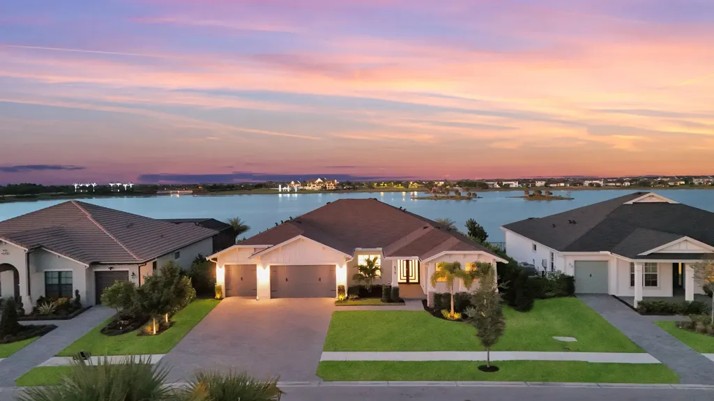 679 Hookline Circle Loxahatchee FL 33470