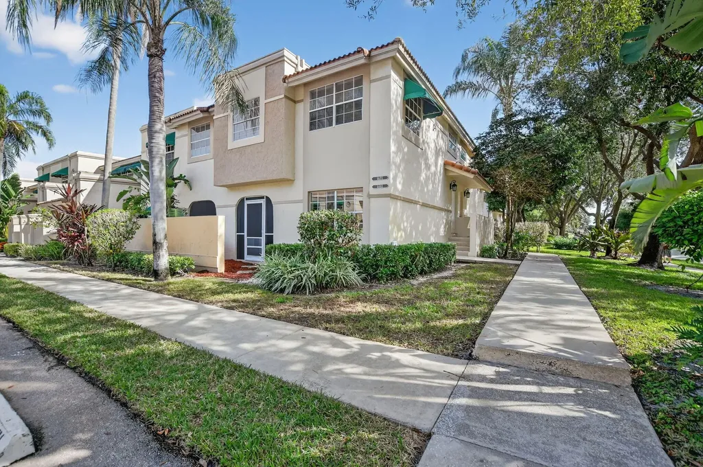 6695 Via Regina Boca Raton FL 33433