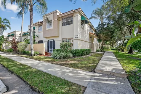 6695 Via Regina Boca Raton FL 33433