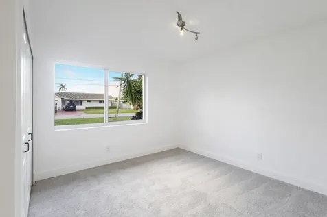 2940 Ne 18th Street Pompano Beach FL 33062