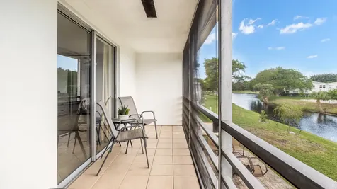 77 Markham D Deerfield Beach FL 33442