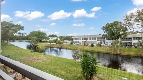 77 Markham D Deerfield Beach FL 33442
