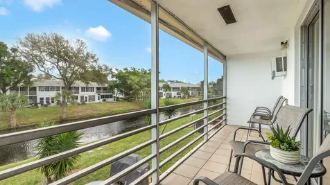 77 Markham D Deerfield Beach FL 33442