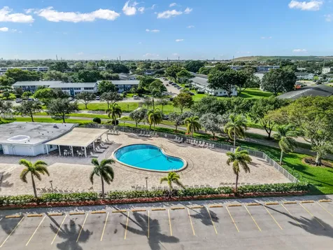 77 Markham D Deerfield Beach FL 33442