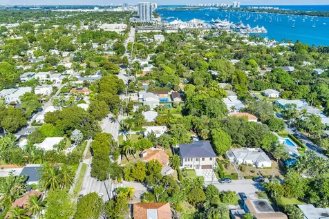 383 31st Court West Palm Beach FL 33407