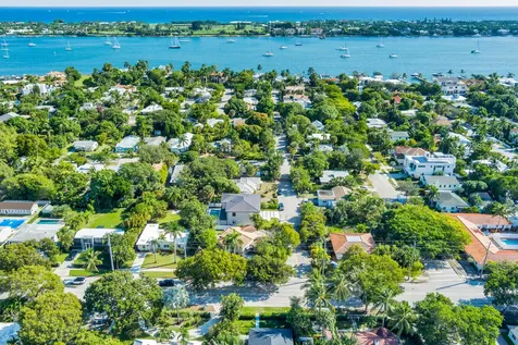 383 31st Court West Palm Beach FL 33407