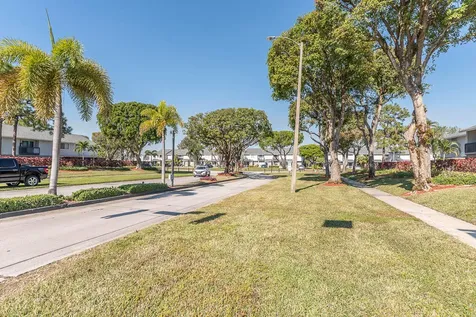 2204 Seaside Drive Greenacres FL 33463