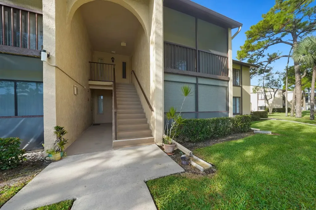 802 Sky Pine Way Greenacres FL 33415