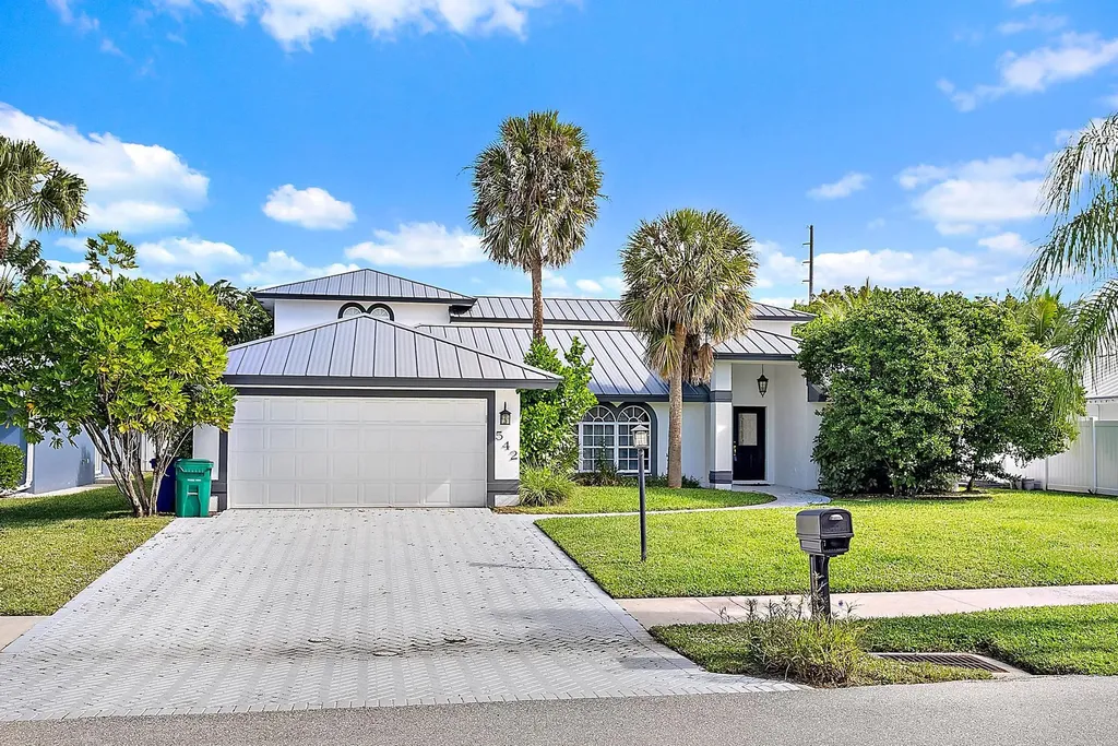 542 N Cypress Drive Tequesta FL 33469