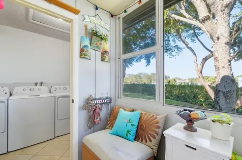 462 Normandy J Delray Beach FL 33484