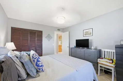 462 Normandy J Delray Beach FL 33484