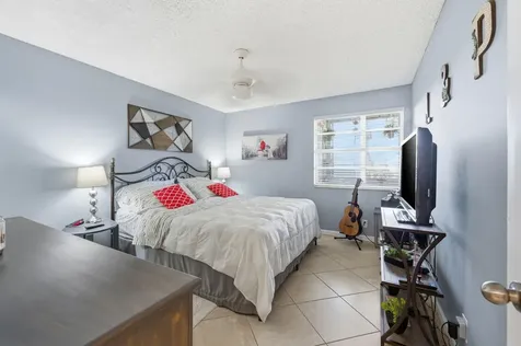 462 Normandy J Delray Beach FL 33484