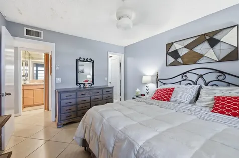 462 Normandy J Delray Beach FL 33484