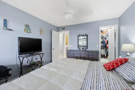 462 Normandy J Delray Beach FL 33484