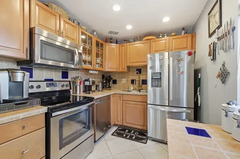 462 Normandy J Delray Beach FL 33484