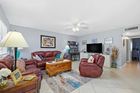 462 Normandy J Delray Beach FL 33484