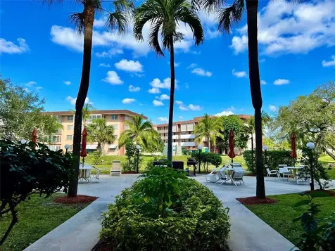 2800 NW 47th Terrace Lauderdale Lakes FL 33313