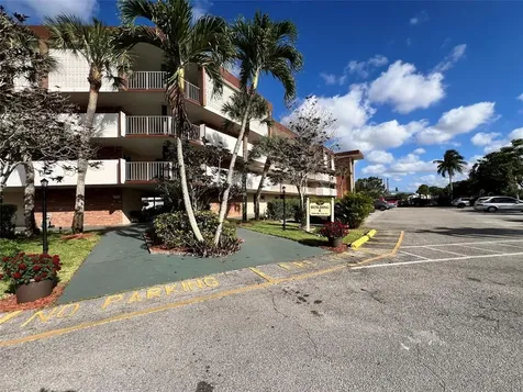2800 NW 47th Terrace Lauderdale Lakes FL 33313