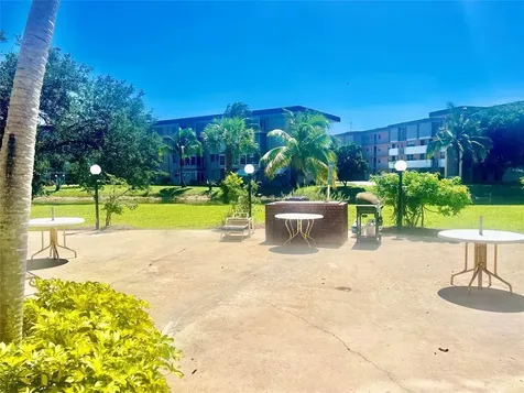 2800 NW 47th Terrace Lauderdale Lakes FL 33313