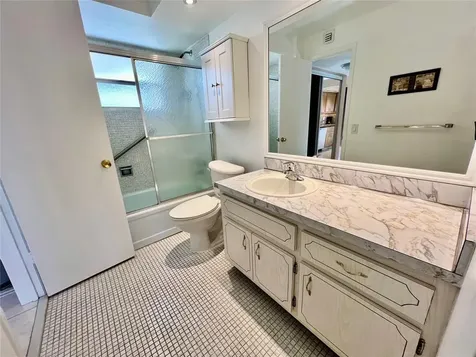 2800 NW 47th Terrace Lauderdale Lakes FL 33313