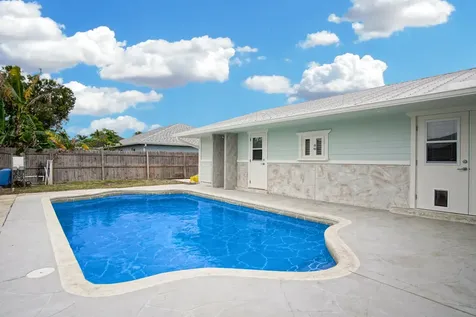 2486 Sw Waikiki Street Port Saint Lucie FL 34953