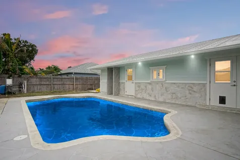 2486 Sw Waikiki Street Port Saint Lucie FL 34953
