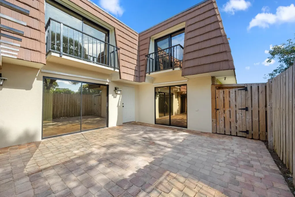 1907 19th Lane Palm Beach Gardens FL 33418