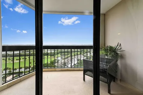 2425 Presidential Way West Palm Beach FL 33401