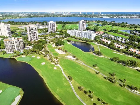 2425 Presidential Way West Palm Beach FL 33401