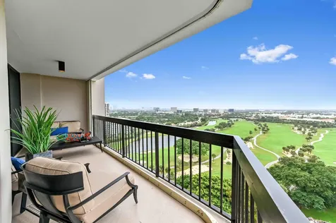 2425 Presidential Way West Palm Beach FL 33401