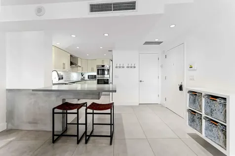 2425 Presidential Way West Palm Beach FL 33401