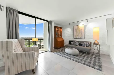2425 Presidential Way West Palm Beach FL 33401