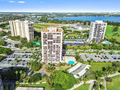 2425 Presidential Way West Palm Beach FL 33401