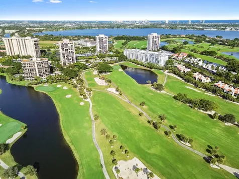 2425 Presidential Way West Palm Beach FL 33401