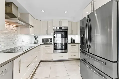 2425 Presidential Way West Palm Beach FL 33401