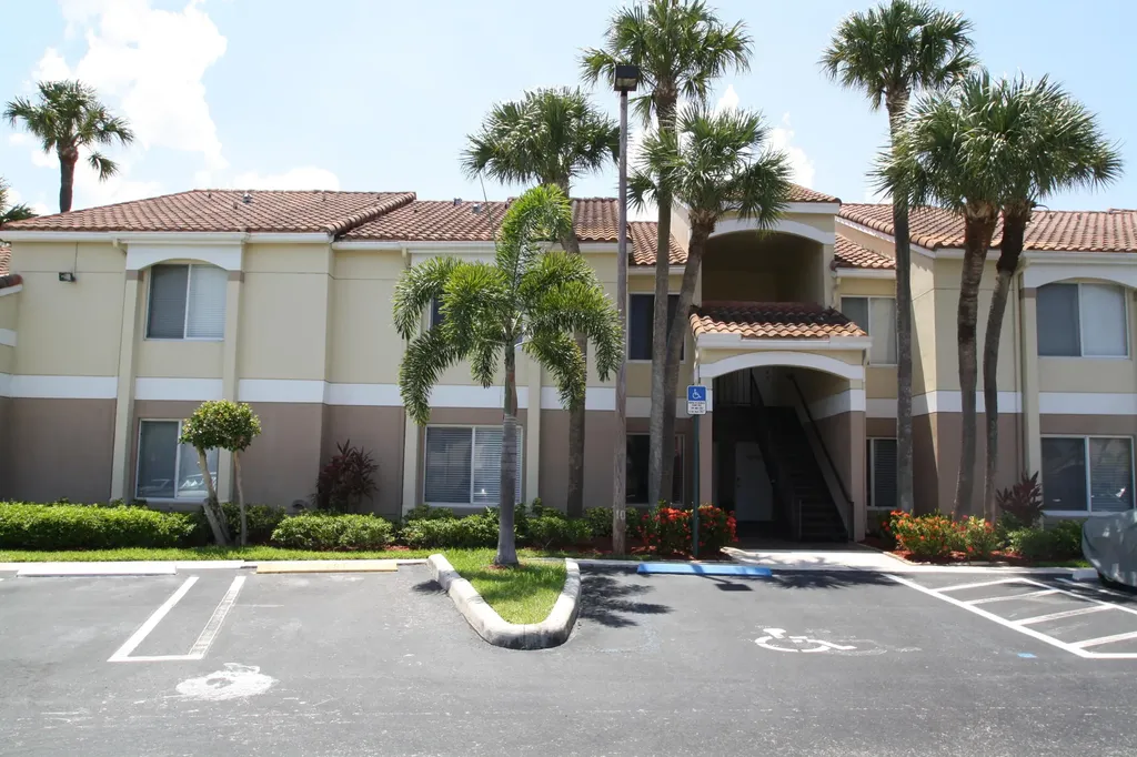 815 W Boynton Beach Boulevard Boynton Beach FL 33426