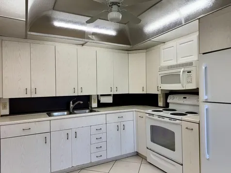 4053 Hythe C Boca Raton FL 33434