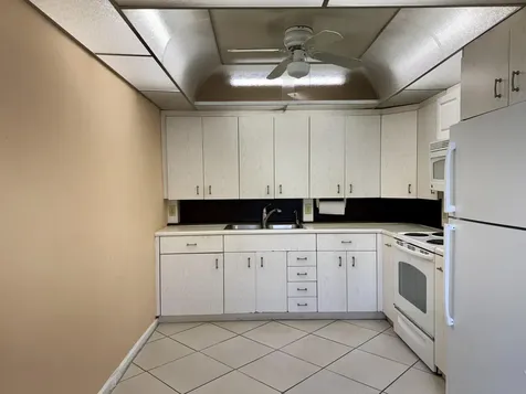 4053 Hythe C Boca Raton FL 33434