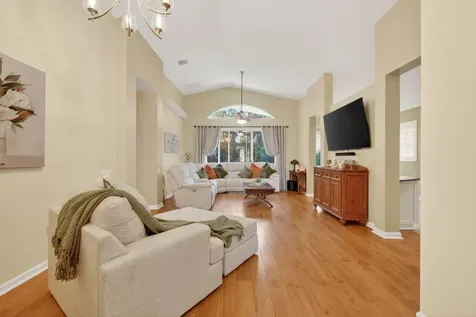 357 Nw Springview Loop Port Saint Lucie FL 34986
