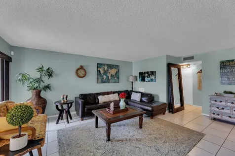5650 Camino Del Sol Boca Raton FL 33433