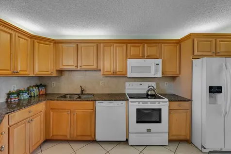 5650 Camino Del Sol Boca Raton FL 33433