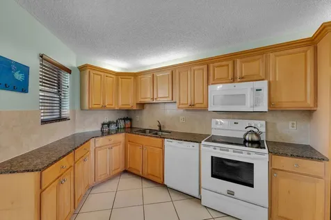 5650 Camino Del Sol Boca Raton FL 33433