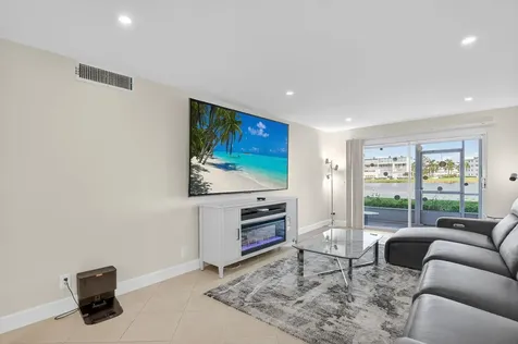 1090 Guildford Boca Raton FL 33434