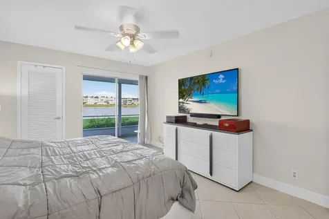 1090 Guildford Boca Raton FL 33434