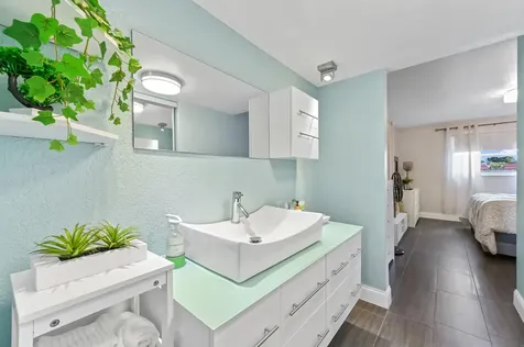 3990 Nw 42nd Avenue Lauderdale Lakes FL 33319