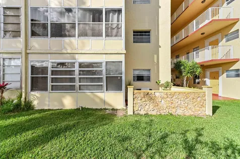 3990 Nw 42nd Avenue Lauderdale Lakes FL 33319